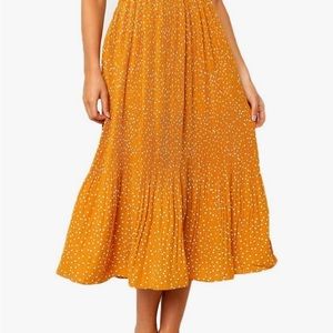 Maxi small pleated polka dot skirt.